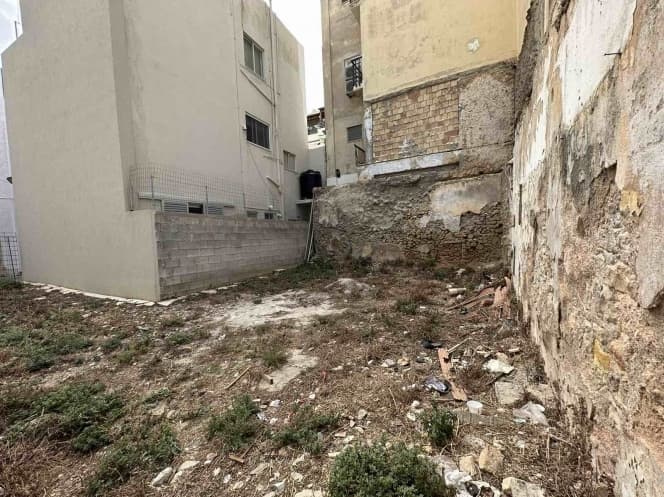 Building Plot in Center, Heraclion Cretes — Photo 1 of 2
