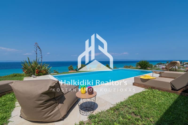 House in Chaniotis, Pallini — Photo 1 of 27