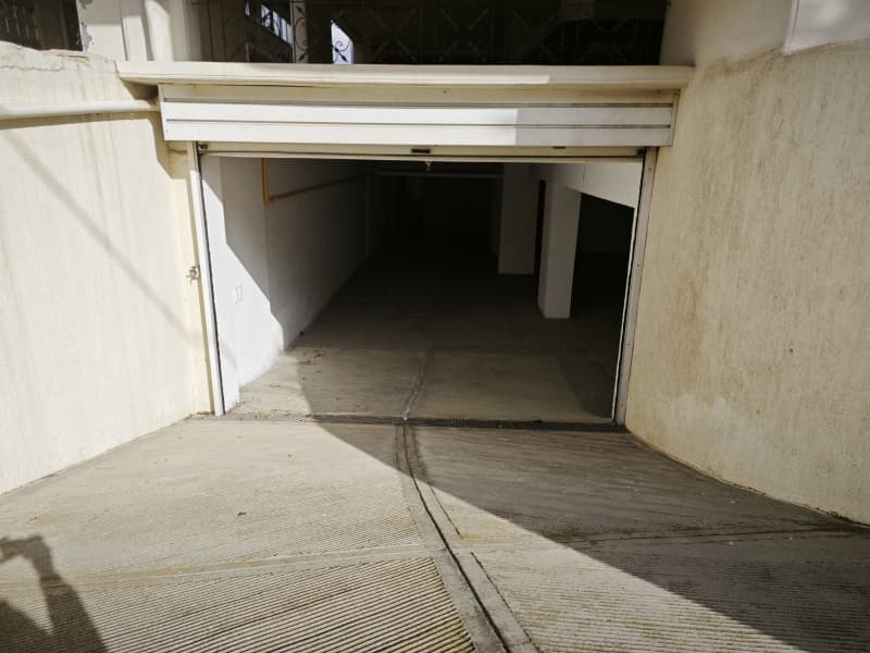 Parking Space in Center, Metamorfosi — Photo 2 of 8