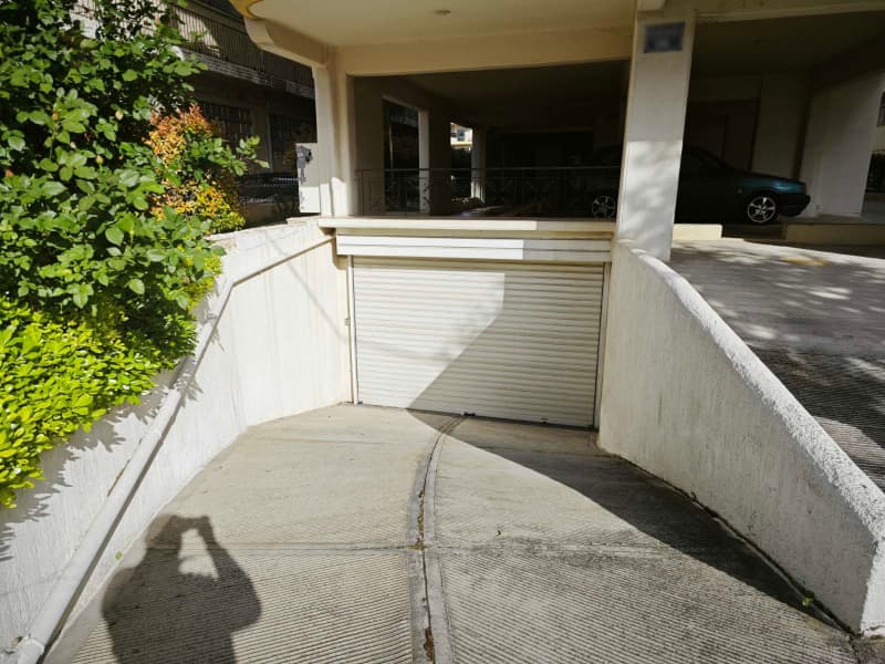 Parking Space in Center, Metamorfosi — Photo 7 of 8