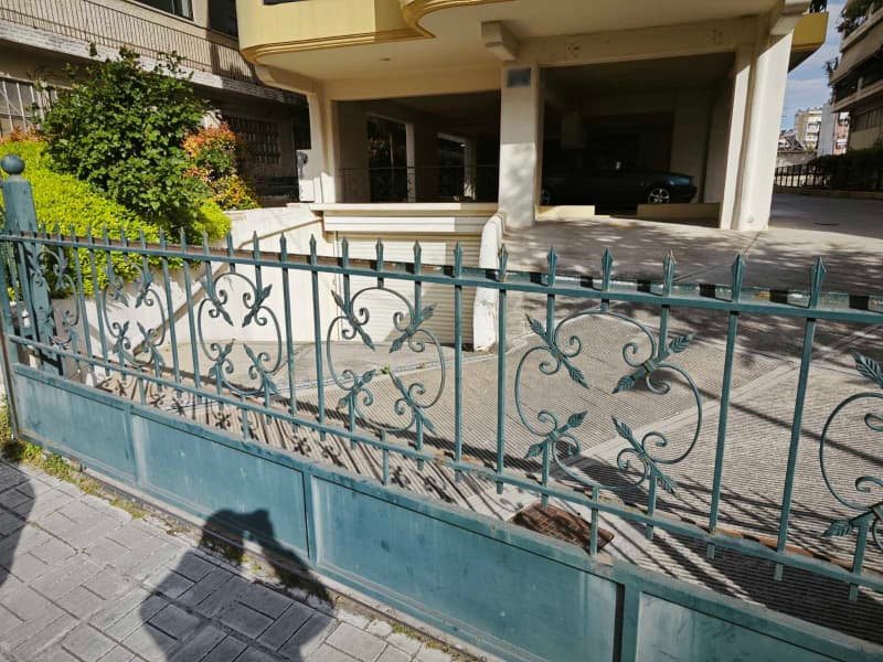 Parking Space in Center, Metamorfosi — Photo 8 of 8