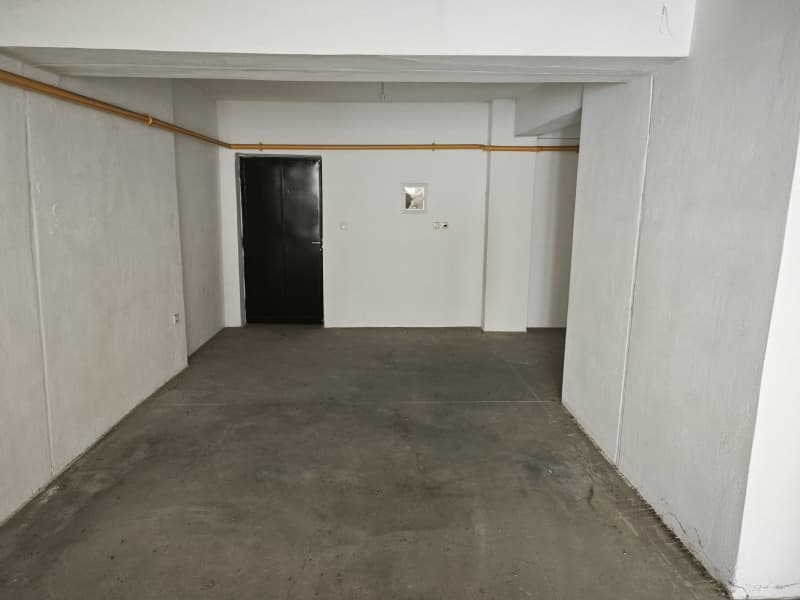 Parking Space in Center, Metamorfosi — Photo 4 of 8