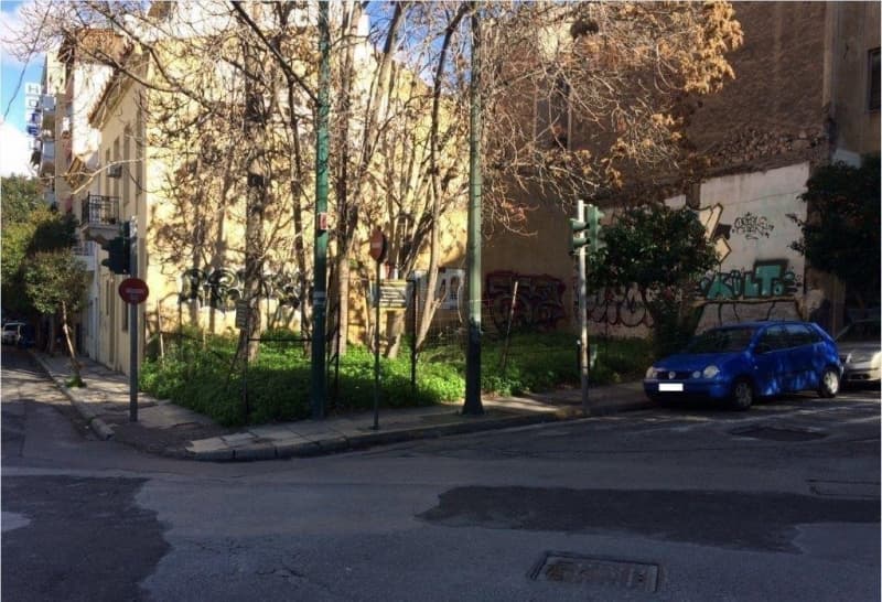 Οικόπεδο στην Πλατεία Κουμουνδούρου, Κέντρο