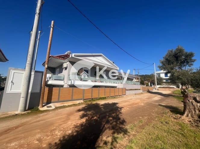 Apartment in Porto Rafti, Vravrona — Photo 1 of 5