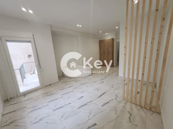 Apartment in Platia Karitsi, Kentro — Photo 1 of 10