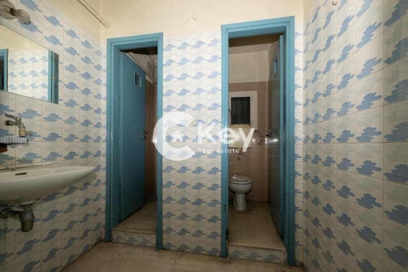 Retail Store in Agios Antonios, Peristeri — Photo 9 of 19