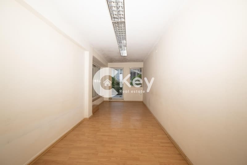 Retail Store in Agios Antonios, Peristeri — Photo 7 of 19