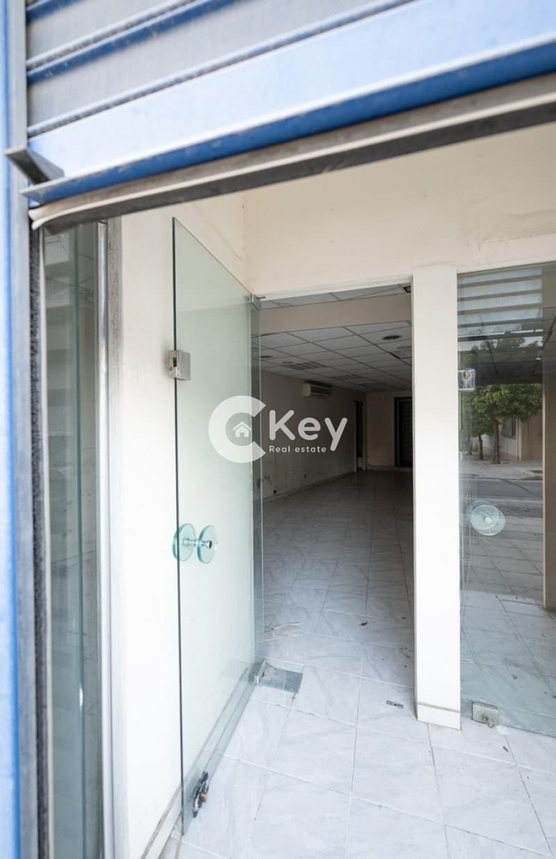 Retail Store in Agios Antonios, Peristeri — Photo 11 of 19