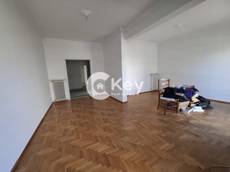 Apartment in Neo Pagkrati, Vironas — Photo 1 of 30
