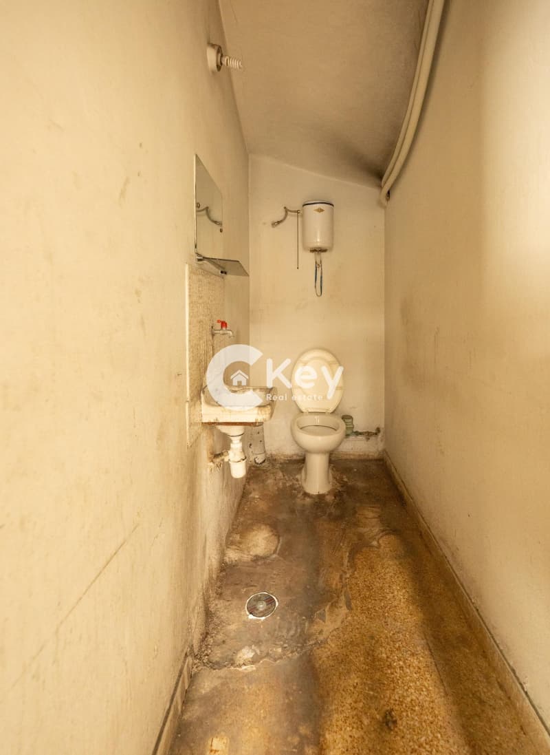 Retail Store in Schinias, Peristeri — Photo 5 of 8