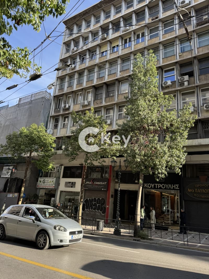 Κατάστημα στην Ακαδημία, Κέντρο — Φωτογραφία 1 από 4