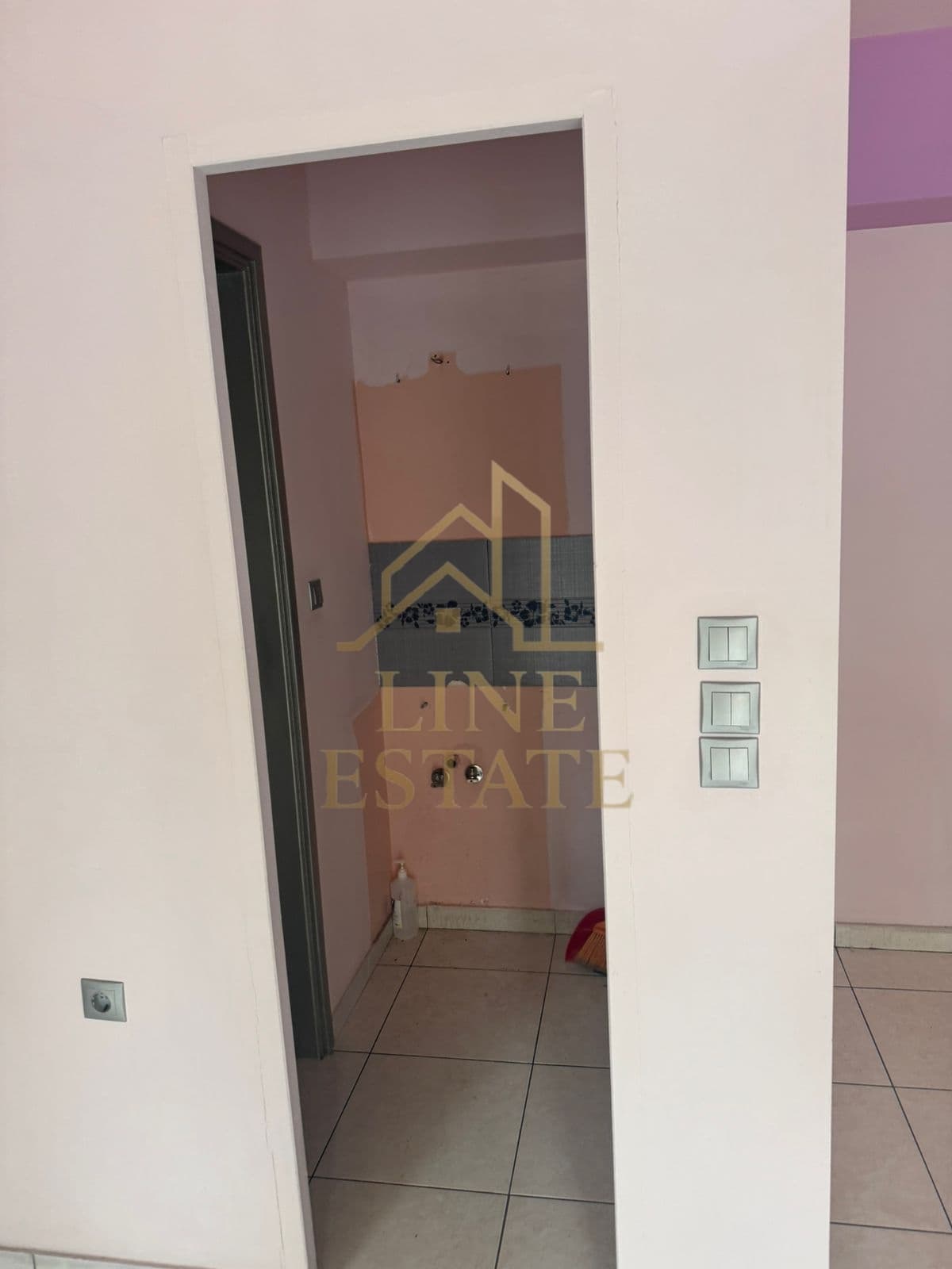 Retail Store in Plateia Ntavari, Palaio Faliro — Photo 9 of 9
