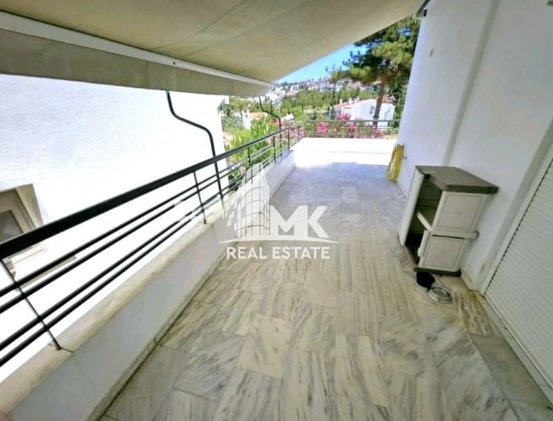 House in Panorama, Panorama — Photo 2 of 30