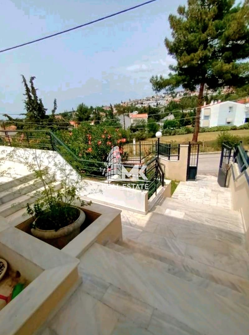 House in Panorama, Panorama — Photo 27 of 30