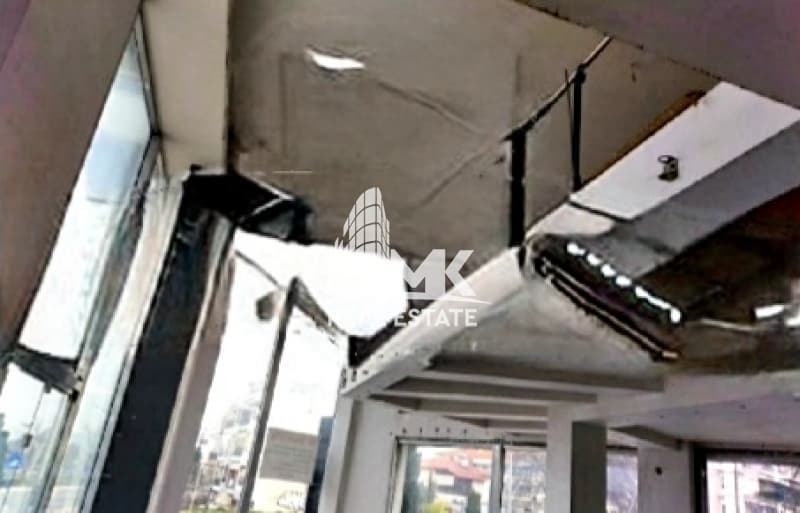 Retail Store in Votsi, Kalamaria — Photo 15 of 18