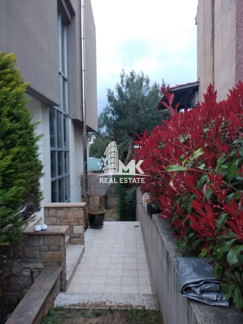 House in Panorama, Panorama — Photo 4 of 17