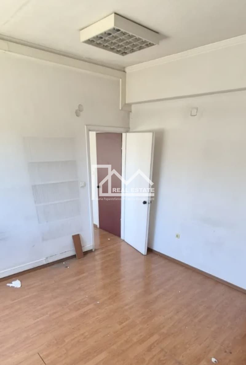 Office in Platia Kanigos, Exarchia - Neapoli — Photo 14 of 23