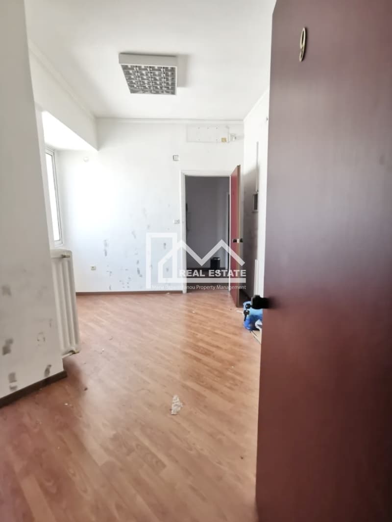 Office in Platia Kanigos, Exarchia - Neapoli — Photo 17 of 23