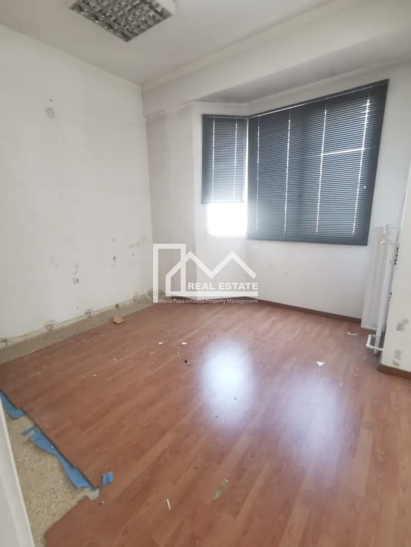 Office in Platia Kanigos, Exarchia - Neapoli — Photo 21 of 23