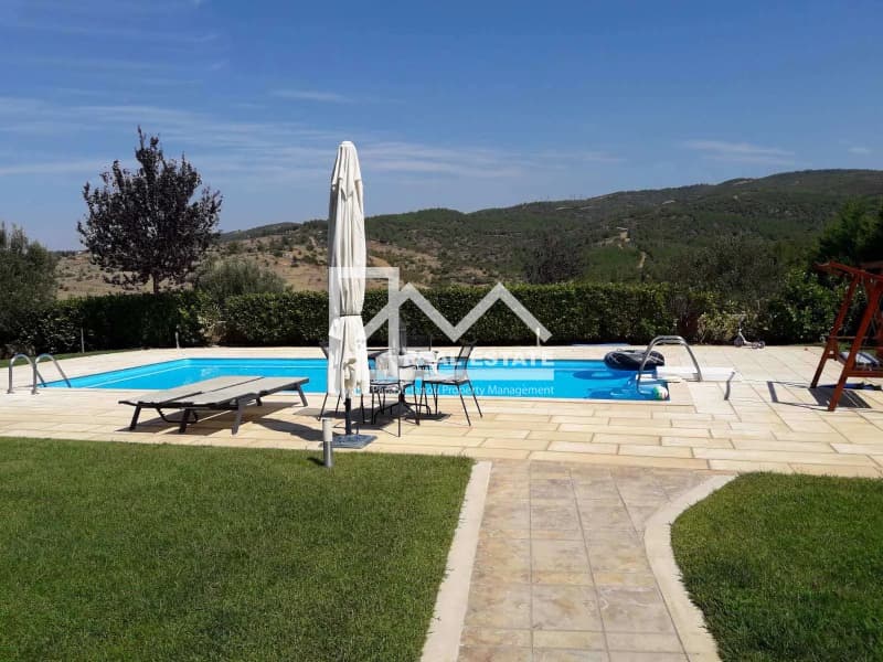 House in Elaiones, Pylea — Photo 2 of 13