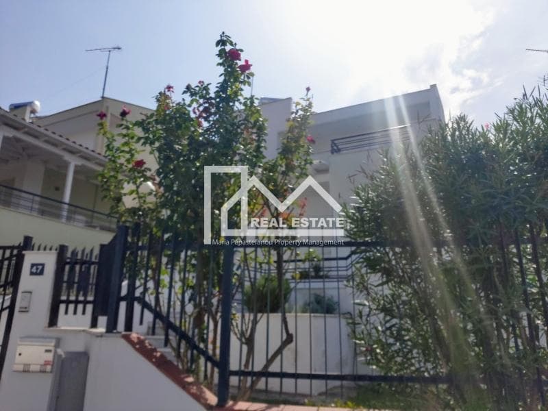 House in Center, Panorama — Photo 7 of 11