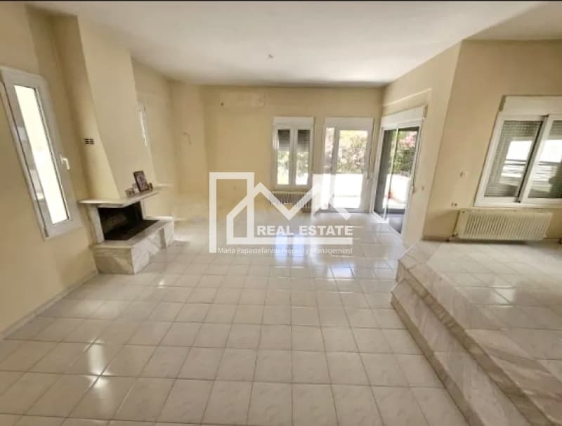House in Center, Panorama — Photo 3 of 11