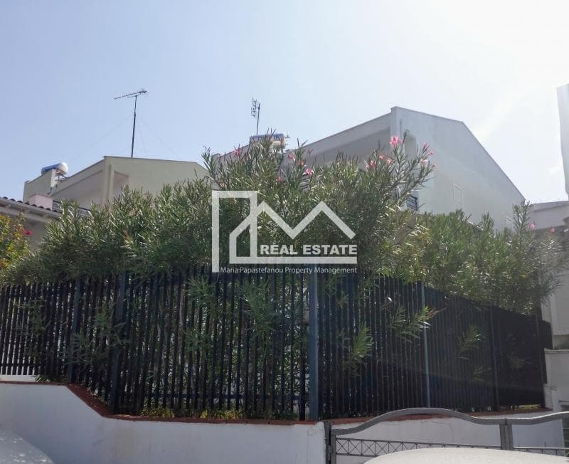 House in Center, Panorama — Photo 9 of 11