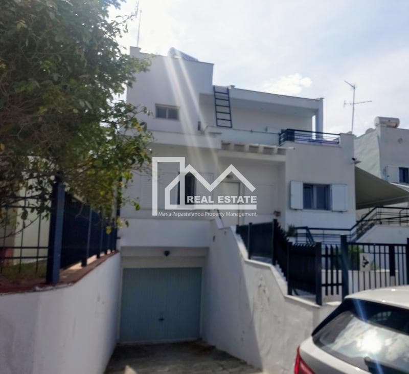 House in Center, Panorama — Photo 10 of 11