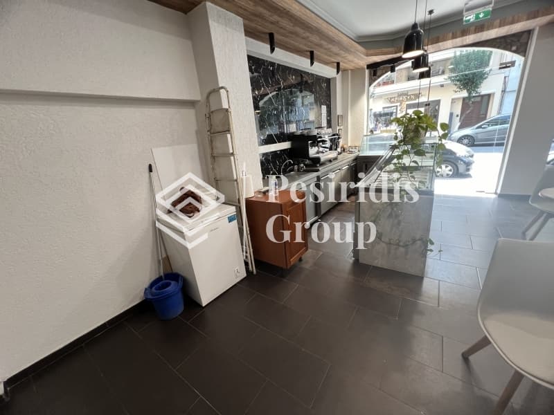 Retail Store in Foinikas, Kalamaria — Photo 16 of 19