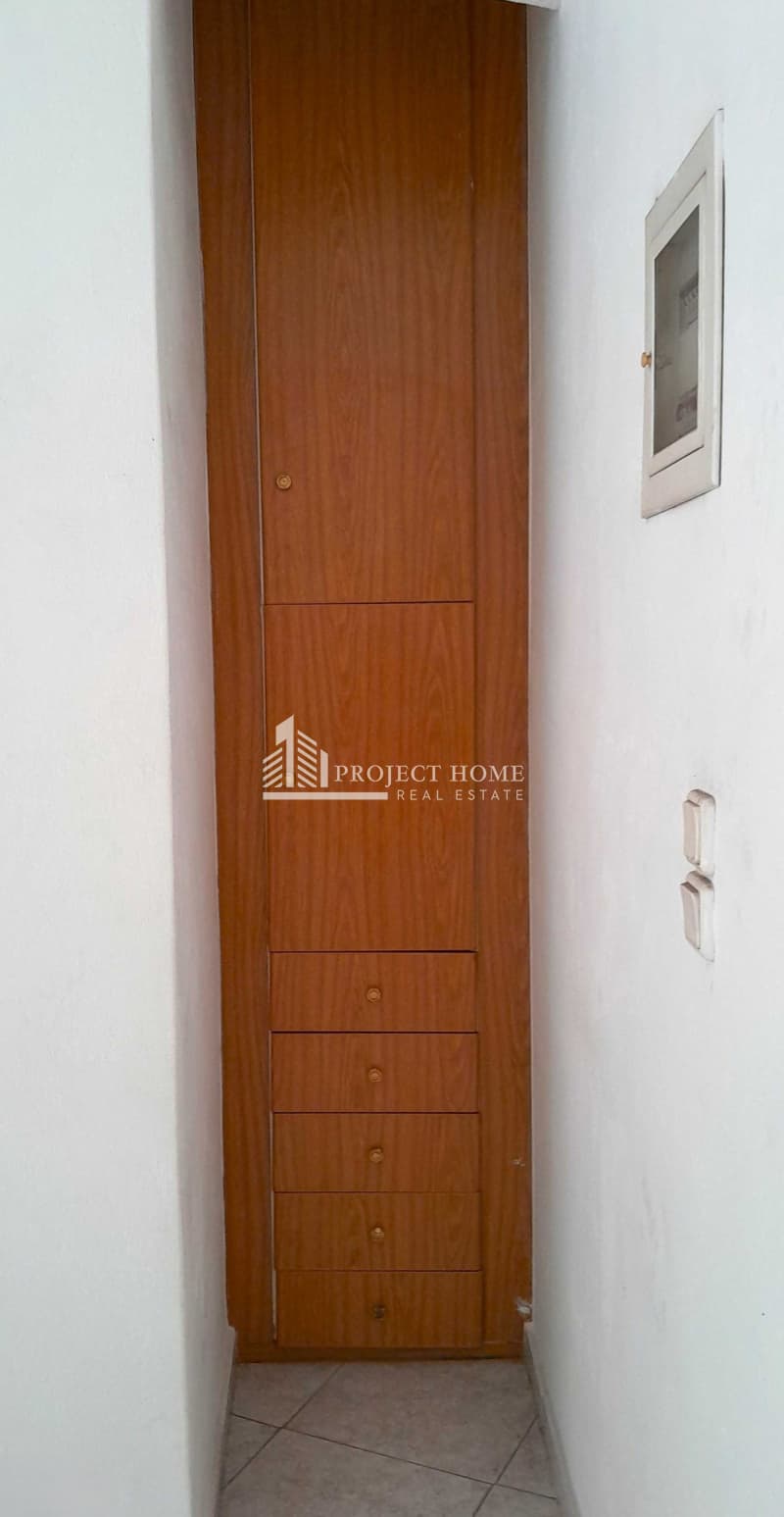 Retail Store in Ano Dafni, Dafni — Photo 10 of 14