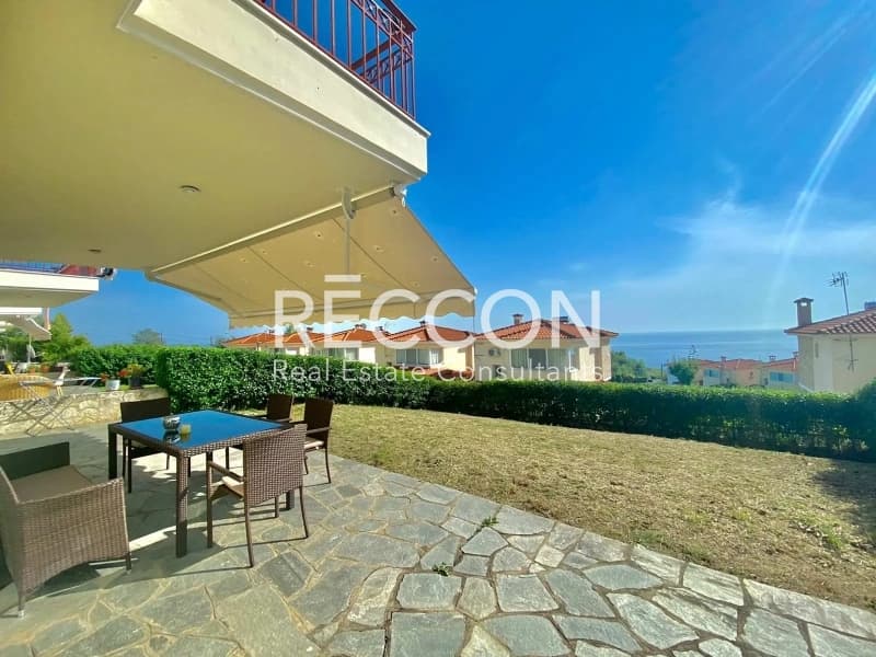 House in Loutra, Pallini — Photo 1 of 14