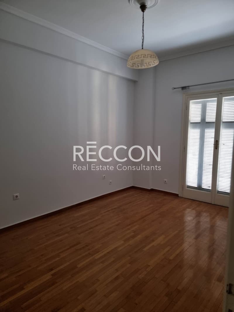 Apartment in Plateia Koliatsou, Patision - Acharnon — Photo 1 of 30