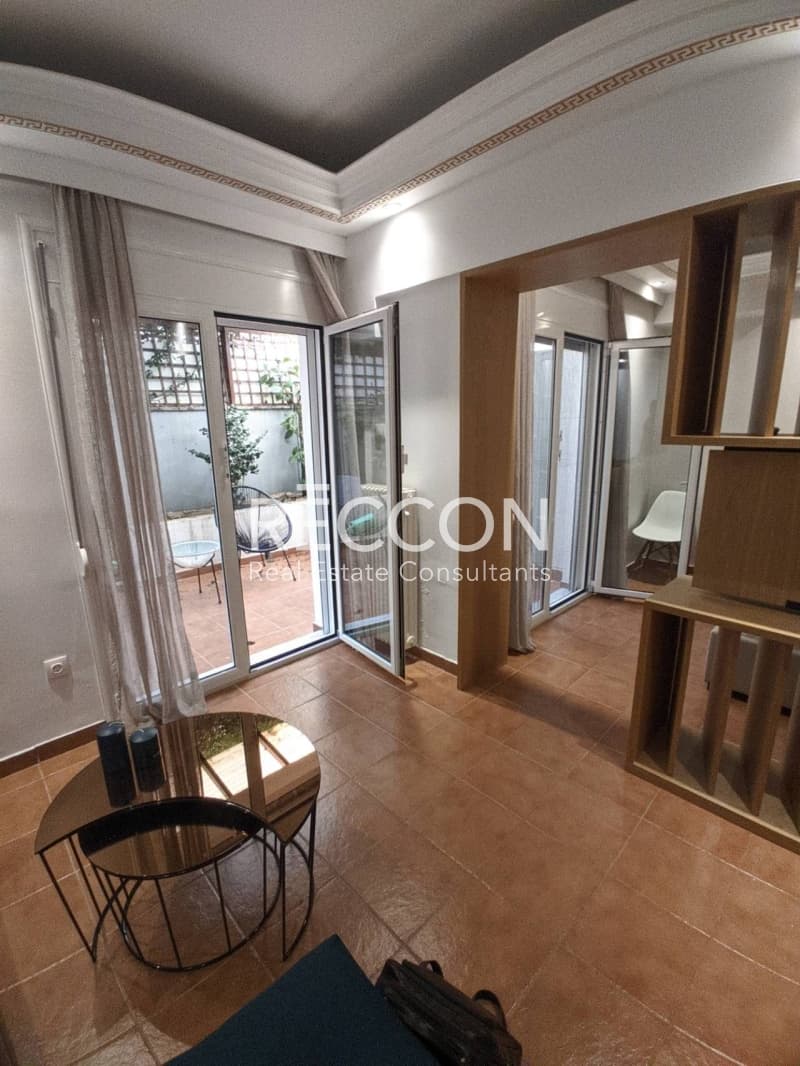 Apartment in akadimia Platonos, Kolonos - Kolokinthous — Photo 1 of 21