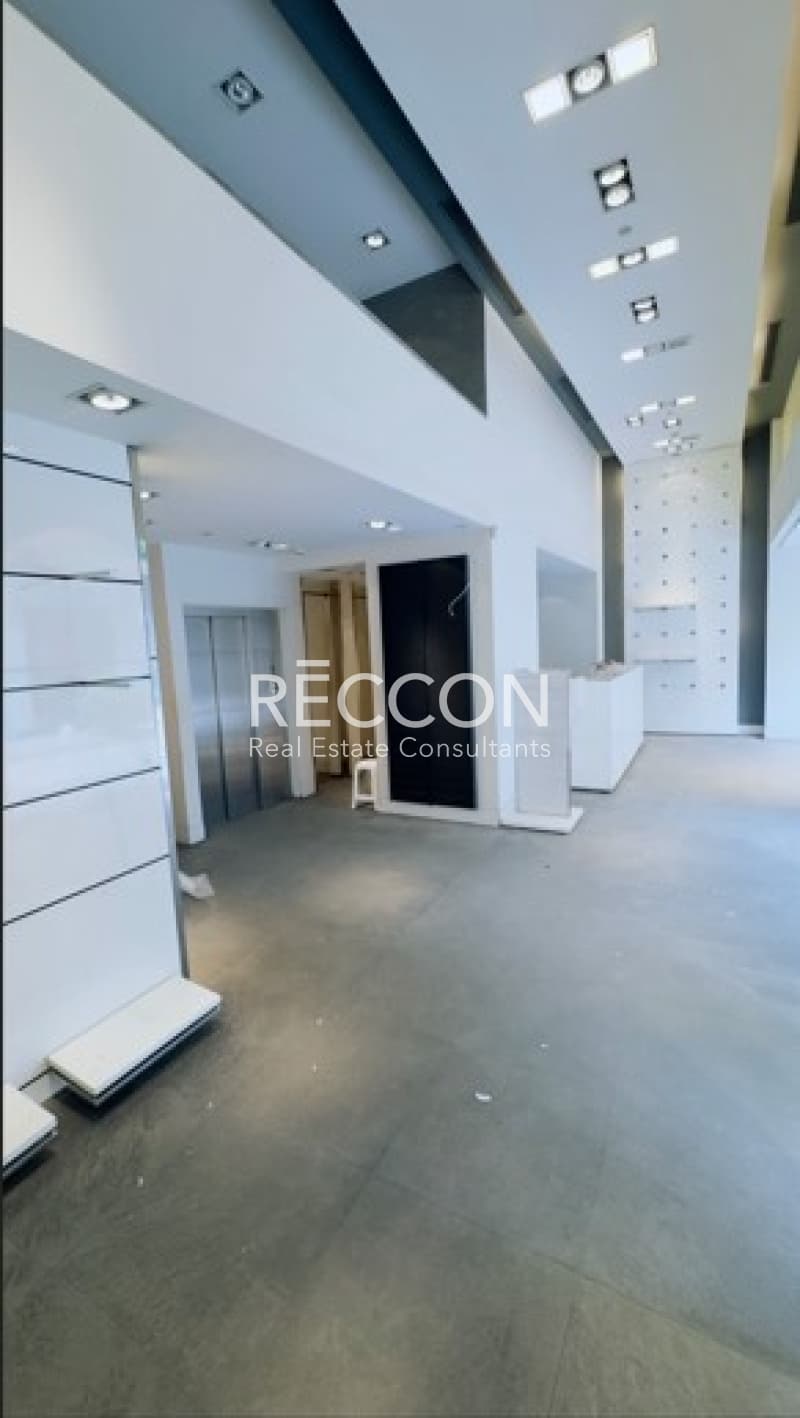 Retail Store in Parko Stratarchou Papagou, Chalandri — Photo 11 of 14