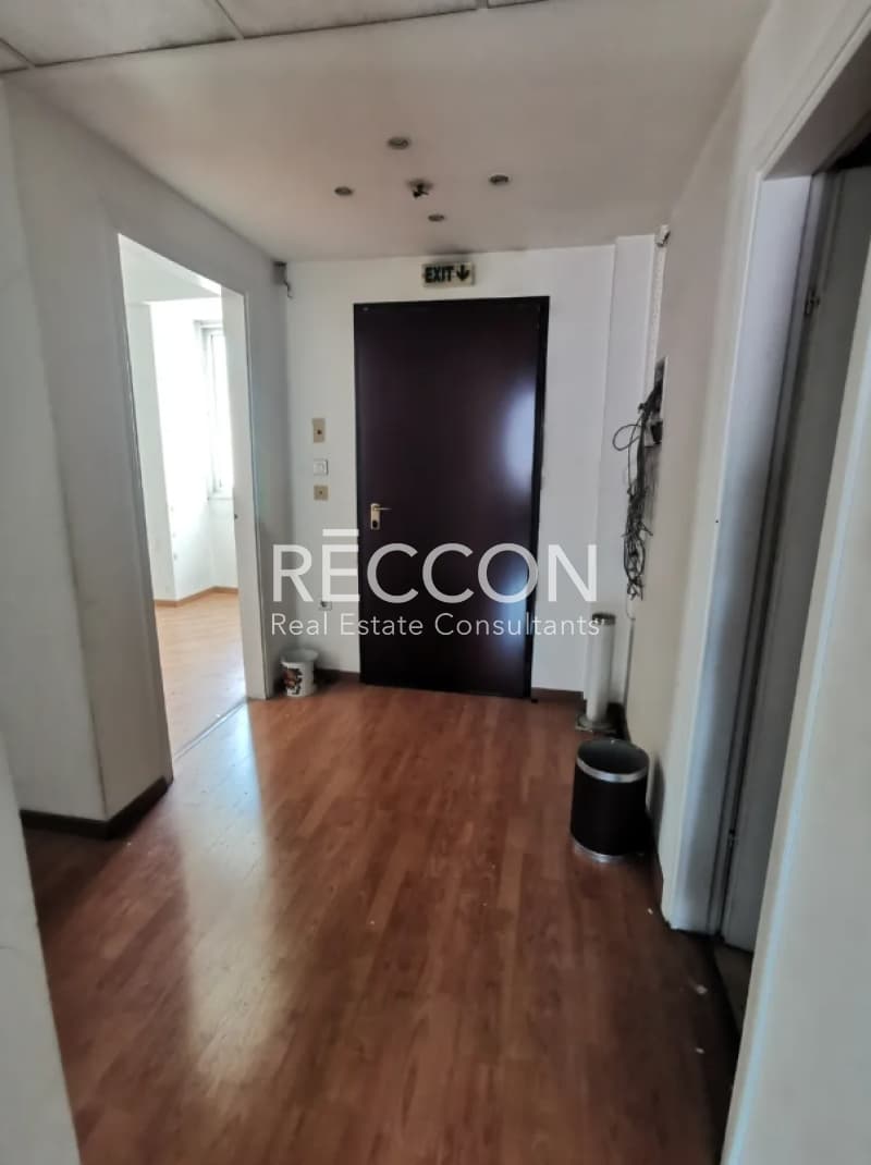 Office in Platia Kanigos, Exarchia - Neapoli — Photo 24 of 25