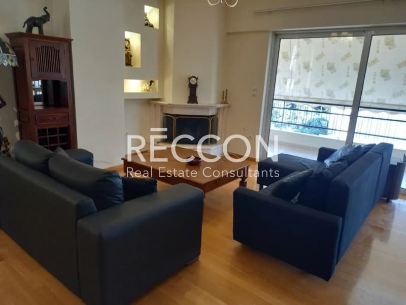 Apartment in Plateia Ntavari, Palaio Faliro — Photo 2 of 21