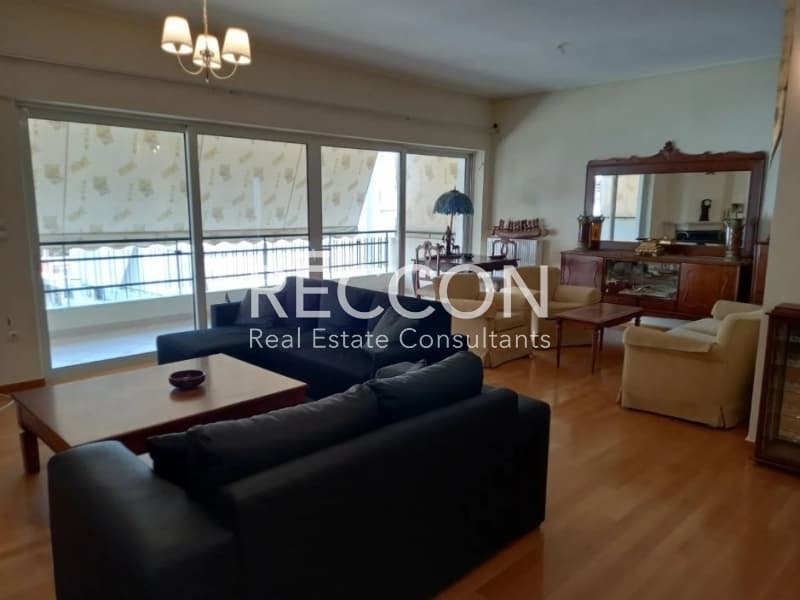 Apartment in Plateia Ntavari, Palaio Faliro — Photo 1 of 21
