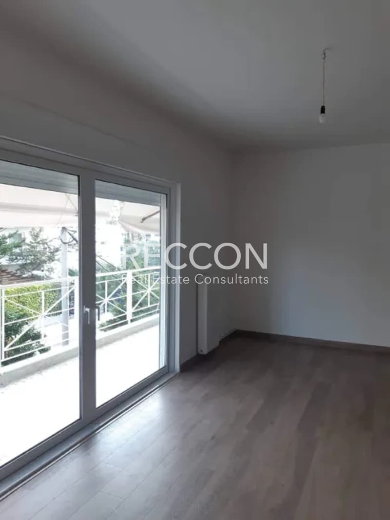 Apartment in Center, Vouliagmeni — Photo 1 of 14