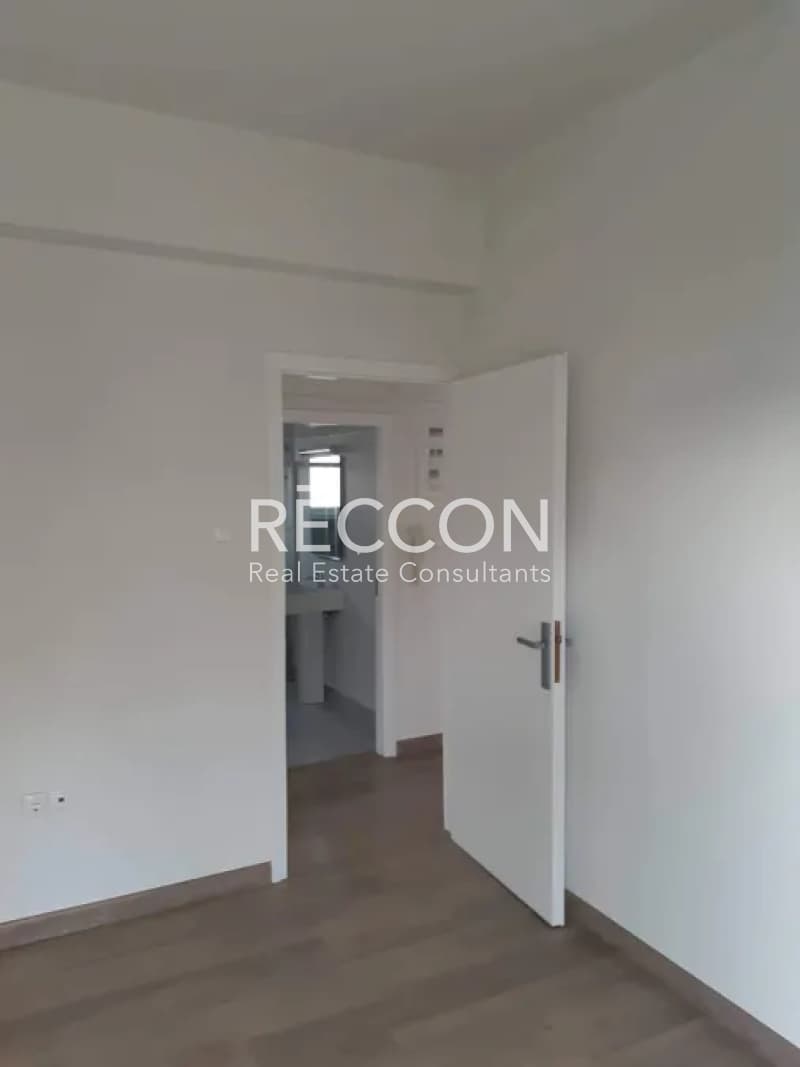 Apartment in Center, Vouliagmeni — Photo 7 of 14
