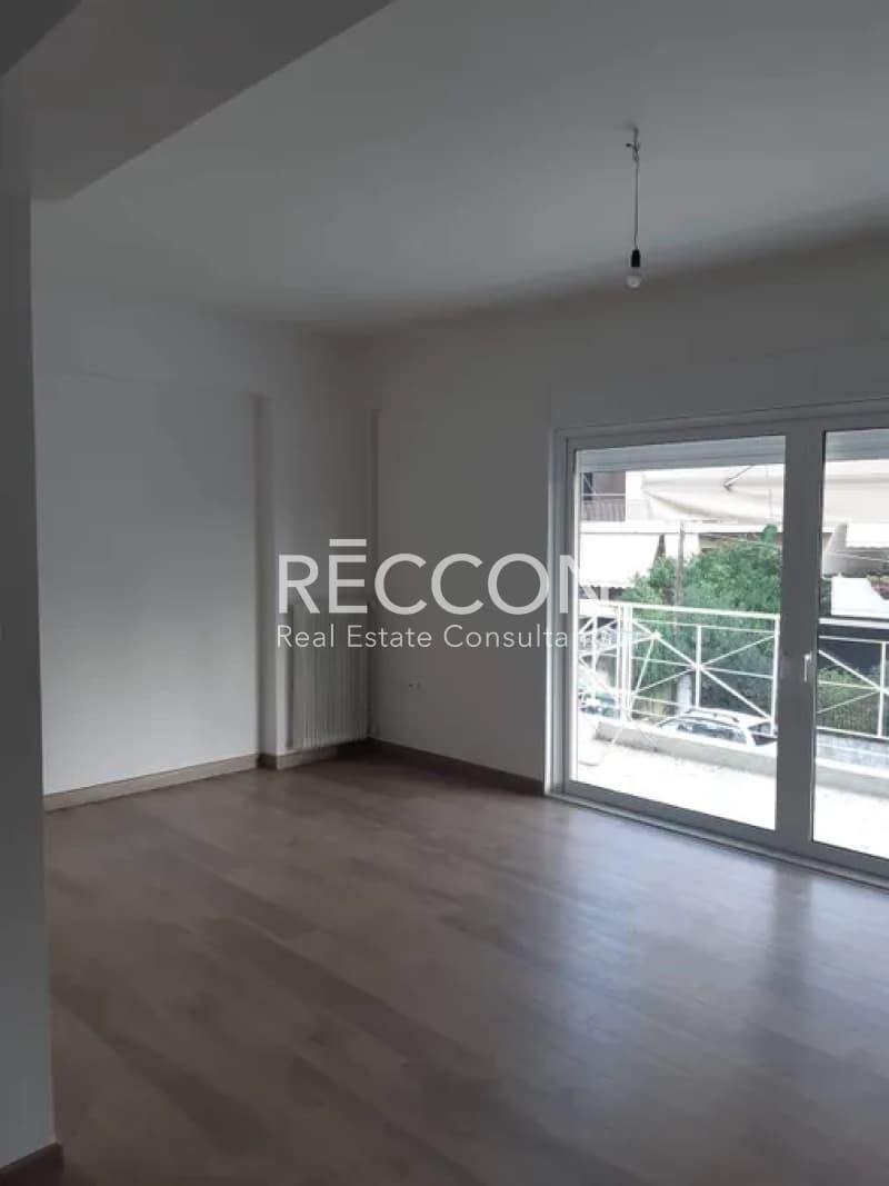 Apartment in Center, Vouliagmeni — Photo 2 of 14