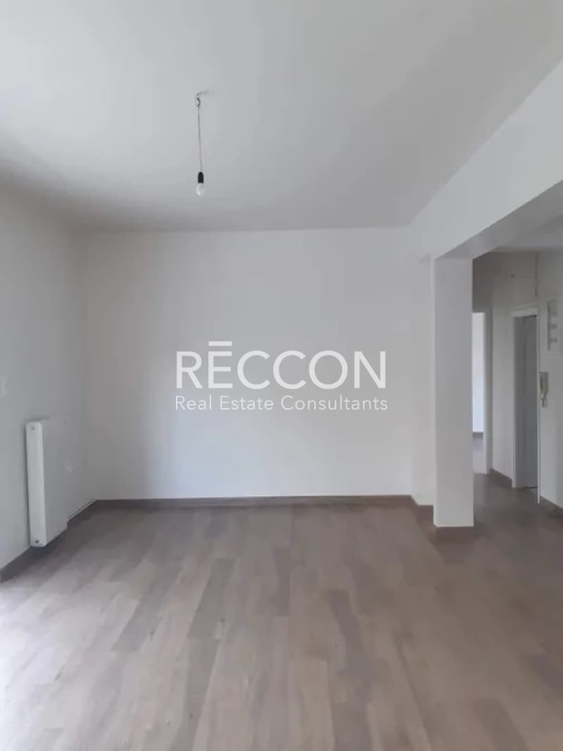 Apartment in Center, Vouliagmeni — Photo 4 of 14