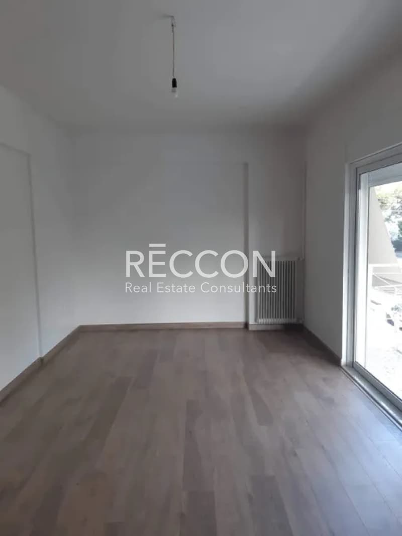 Apartment in Center, Vouliagmeni — Photo 10 of 14