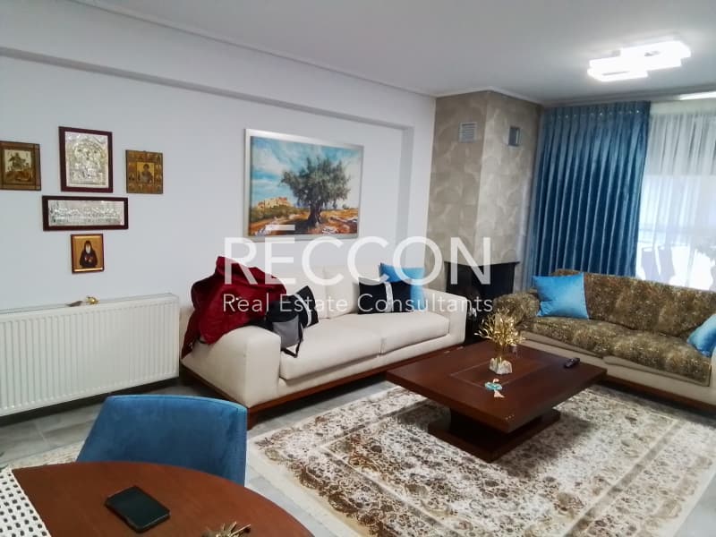 Apartment in Center, Ilion — Photo 2 of 16