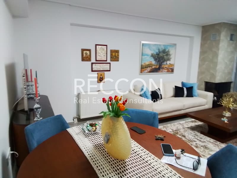 Apartment in Center, Ilion — Photo 3 of 16