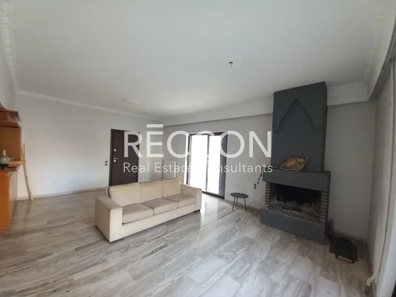 Apartment in Ampelakia, Alimos — Photo 1 of 23
