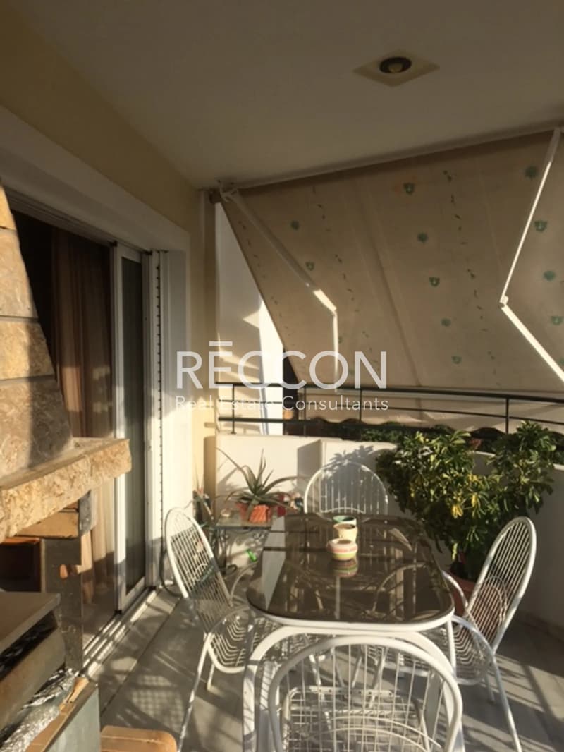 Apartment in Kareas, Vironas — Photo 7 of 11