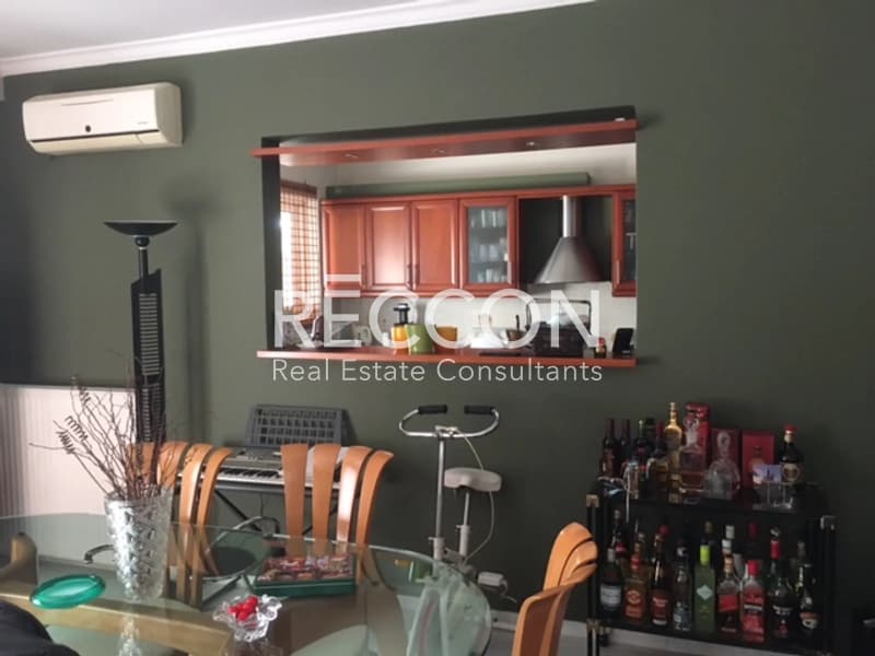 Apartment in Kareas, Vironas — Photo 2 of 11