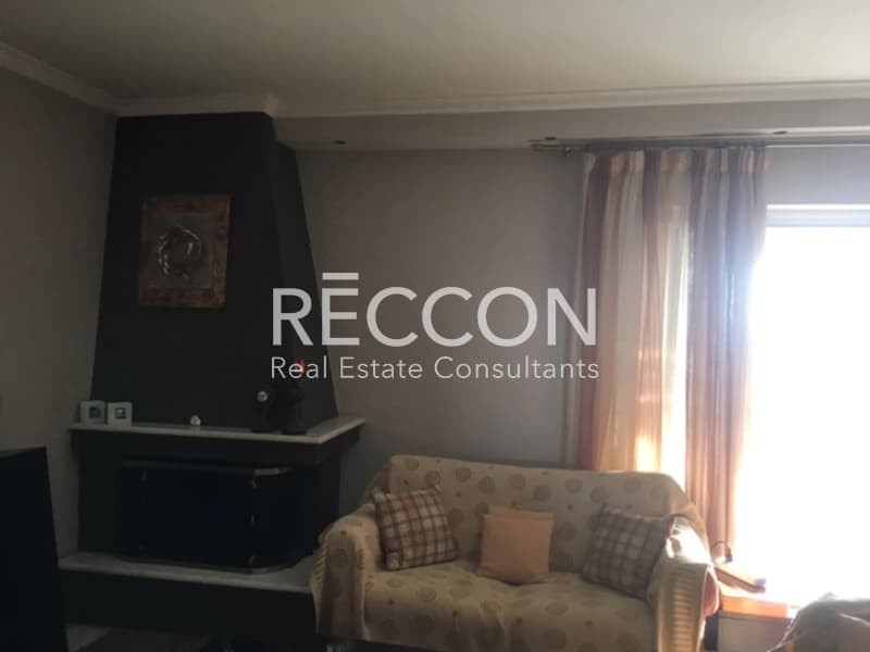 Apartment in Kareas, Vironas — Photo 1 of 11