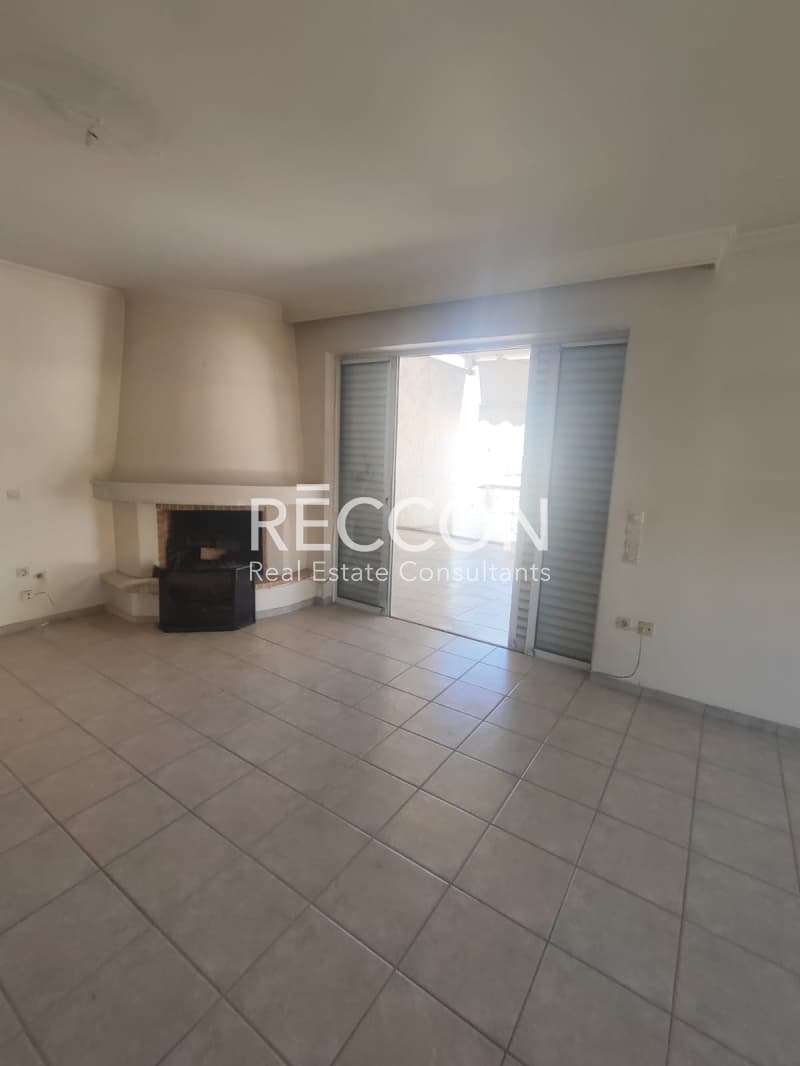 Apartment in Ampelakia, Alimos — Photo 1 of 19