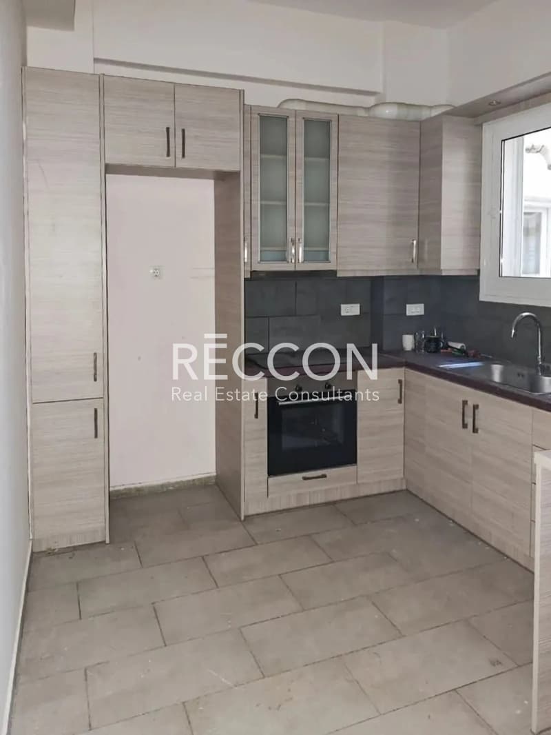 Apartment in Agia Eleousa, Kalithea — Photo 1 of 7